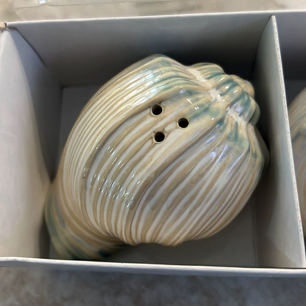 Sea Shell Salt & Pepper Shakers - Picture 3 of 5